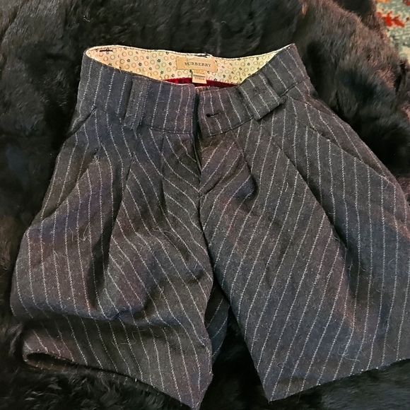 Burberry girls 2T pinstripe shorts Made in Portugal